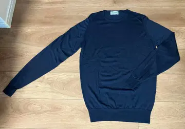 새상품급 JOHN SMEDLEY 네이비 크루넥 스웨터 M 사이즈