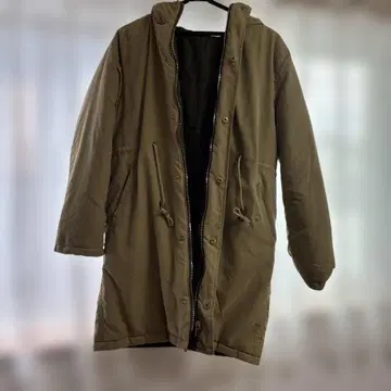 베이지/카키색 롱 기장 다운 자켓