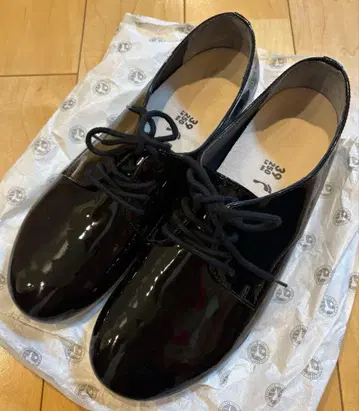 [미사용 새상품] Birkenstock 썬더 에나멜 조 신발