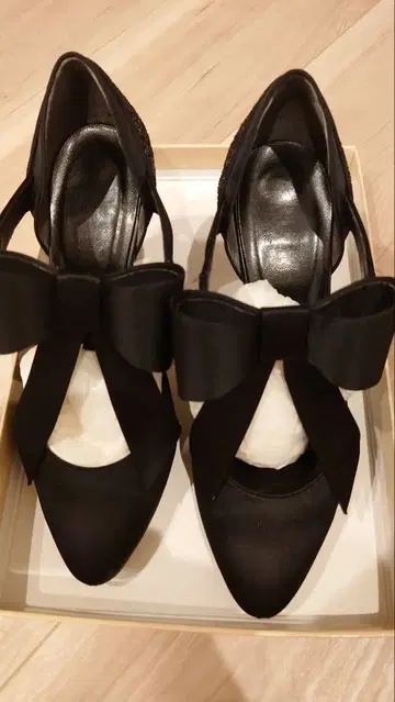 STRAWBERRY FIELDS 블랙 하이힐