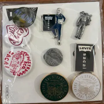 Sacai x Levis 아오야마점 한정판 핀즈 & 캔뱃지 세트