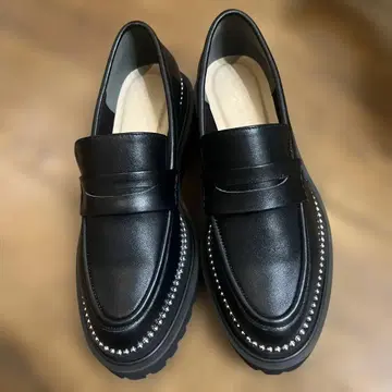 [새상품] EVOL 스터드 트랙 밑창 통굽 코인 로퍼 23.5