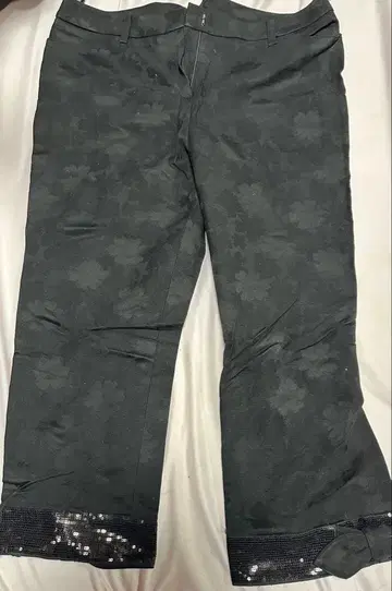 tobechic 비즈 장식 블랙 팬츠 48