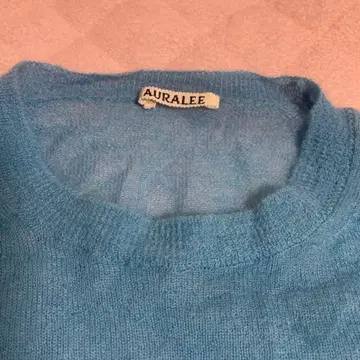 AURALEE 스카이블루 크루넥 스웨터