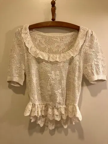 스퀘어넥 아이보리 레이스 니트 반팔 상의