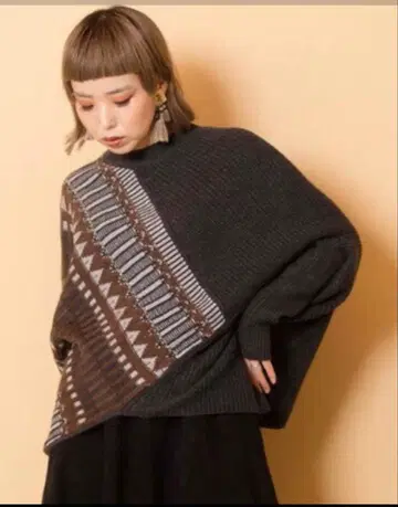 오즈모시스 자카드 절개 니트