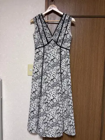 하립투 플로럴 드레스 블랙