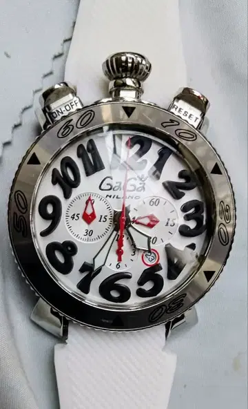 가가밀라노 크로노그래프 가동품 개인 주관 새상품급 벨트 새상품