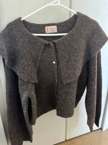 DISCORT 브라운 니트 가디건 카라 부착