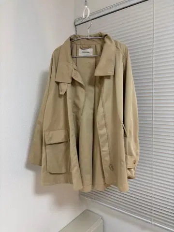 코코딜 백 플레어 트렌치코트