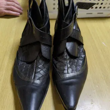 가죽 블랙 부츠 지퍼 포함