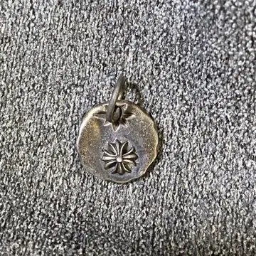 실버 펜던트 탑