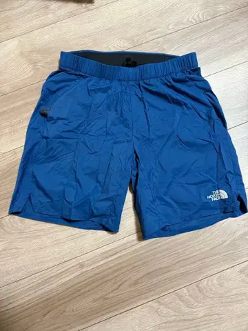 새상품급 더 노스 페이스 스왈로테일 벤트 하프 팬츠 M