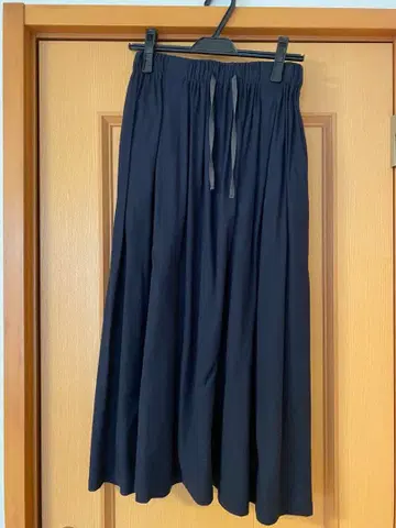 푸푸라 블랙 플레어 스커트