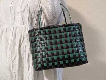 블랙과 그린의 뜨개질 토트백