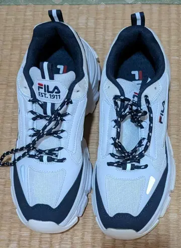 FILA 화이트 블랙 스니커즈 25.0 (US8.0)
