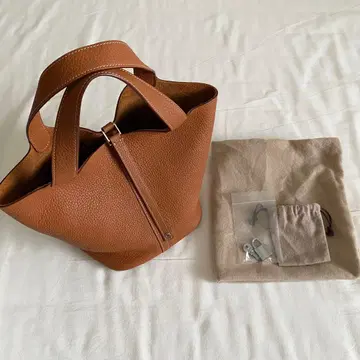 최고급 천연 가죽 핸드백 큐브 MM 락 피코탄