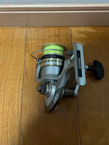 중고 daiwa 낚시릴 crest3000 다이와 스피닝 릴