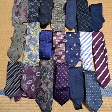다색 넥타이 세트 3개 555엔 선착순