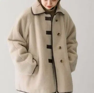 KBF 파이핑 보아 코트 베이지