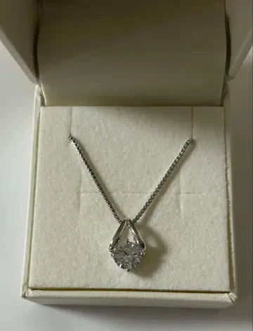 루빈 로사 펜던트 목걸이