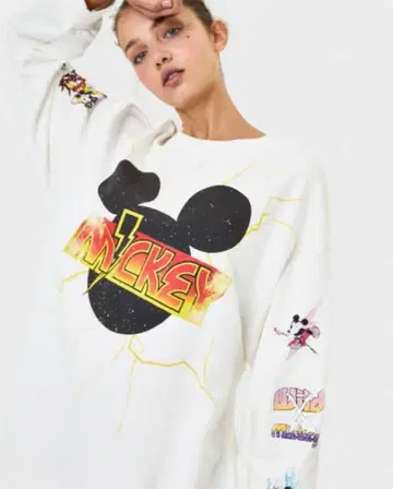 Bershka 디즈니 콜라보 맨투맨