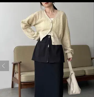 새상품 카프리슈 마쥬 라운드 버튼 숏 가디건 라이트 베이지