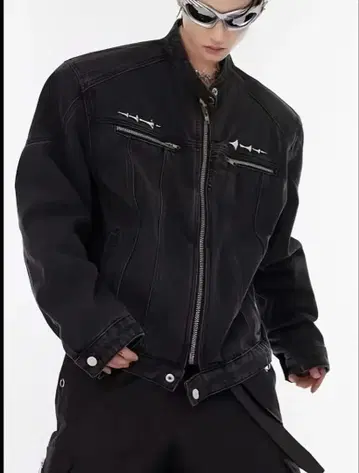 블랙 데님 자켓 별 모양 장식 포함