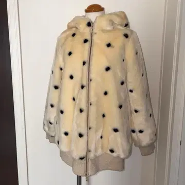 프랑슈리페 도트 무늬의 귀여운 복슬복슬 점퍼