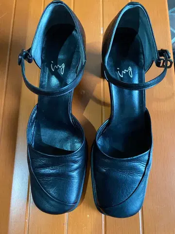 ing 블랙 가죽 앵클 스트랩 하이힐