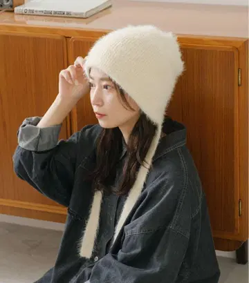 카스타네 퍼 리본 비니 화이트 끈 포함 니트 모자