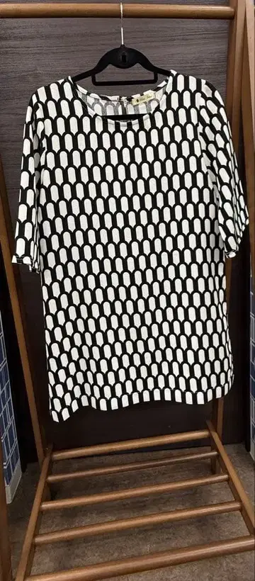 Bou Jeloud 반팔 티셔츠 원피스 블랙 앤 화이트 패턴