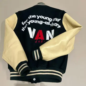 VAN JAC 바시티 자켓 블랙 베이지