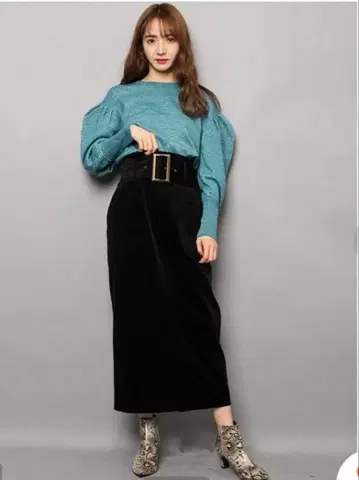 Lily Brown 코듀로이 미디 타이트 스커트