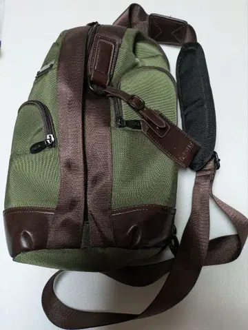 D.KELLY 바디백 카키