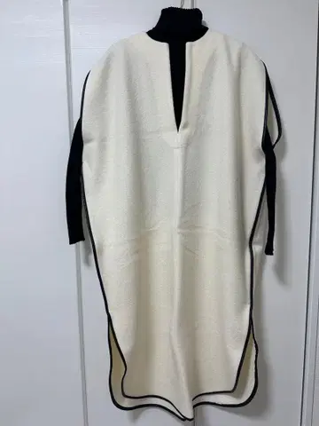 새상품급 SACRA 울 원피스 화이트