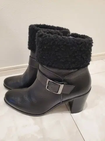 PISARO 블랙 퍼 부츠