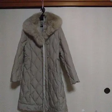 베이지 퀼팅 다운 자켓 퍼 포함