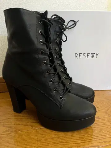 RESEXXY 블랙 하이힐 부츠