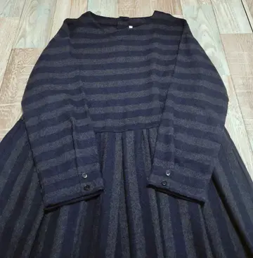 TUTIE. 울 혼방 절개 원피스