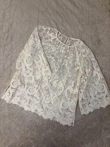 LADY LUCK LUCA 아이보리 레이스 상의