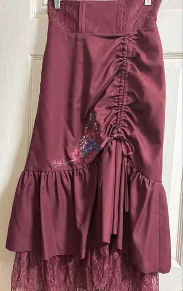 [택 포함] axes femme 자수 드로스트 스커트