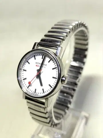 [ MONDAINE ] 공식 스위스 철도 시계 가동 중