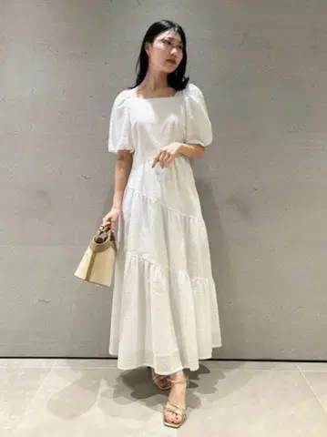 [ 새상품급 ] CELFORD 스퀘어넥 볼륨 원피스 OWHT 36