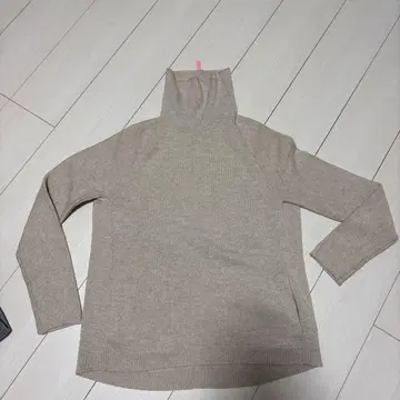 Theory 베이지 터틀넥 스웨터 S