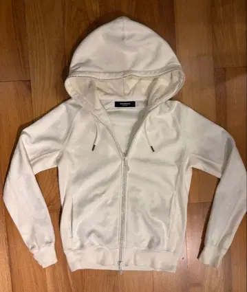 1PIU1UGUALE3 화이트 후드 부착 후드티