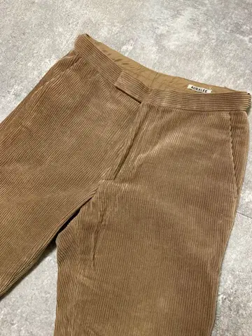 새상품급 AURALEE 테이퍼드 코듀로이 팬츠