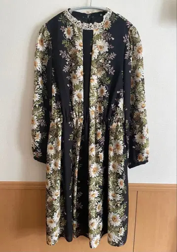 [ 새상품급 ] Lois CRAYON 꽃무늬 긴팔 원피스