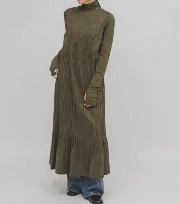 KBF 피치 스킨 플리츠 원피스