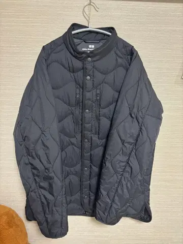 유니클로 화이트 마운테니어링 하이브리드 다운 자켓